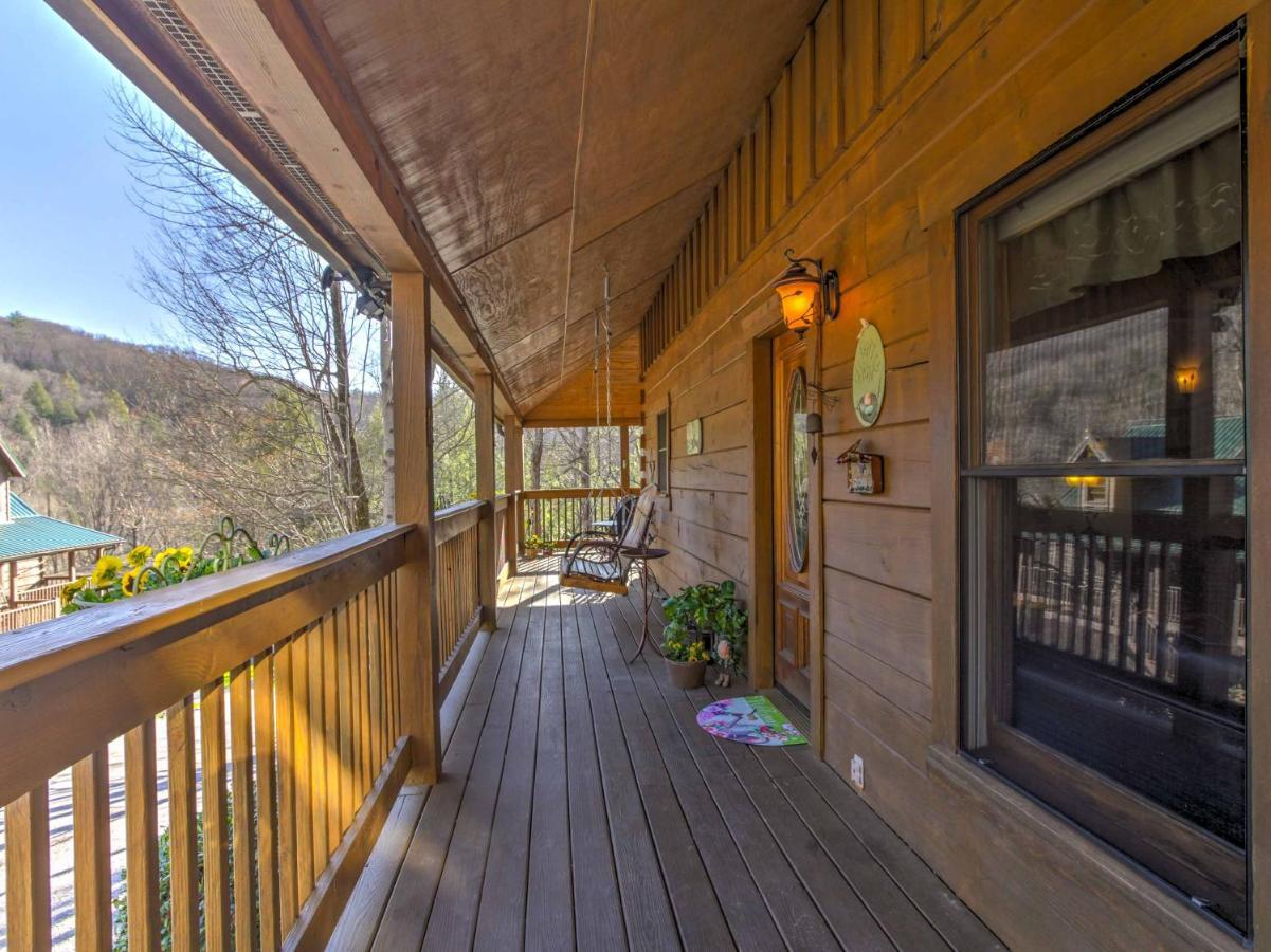 Cozy Nest Gatlinburg Cabin With Porch And Jacuzzi!ヴィラ エクステリア 写真
