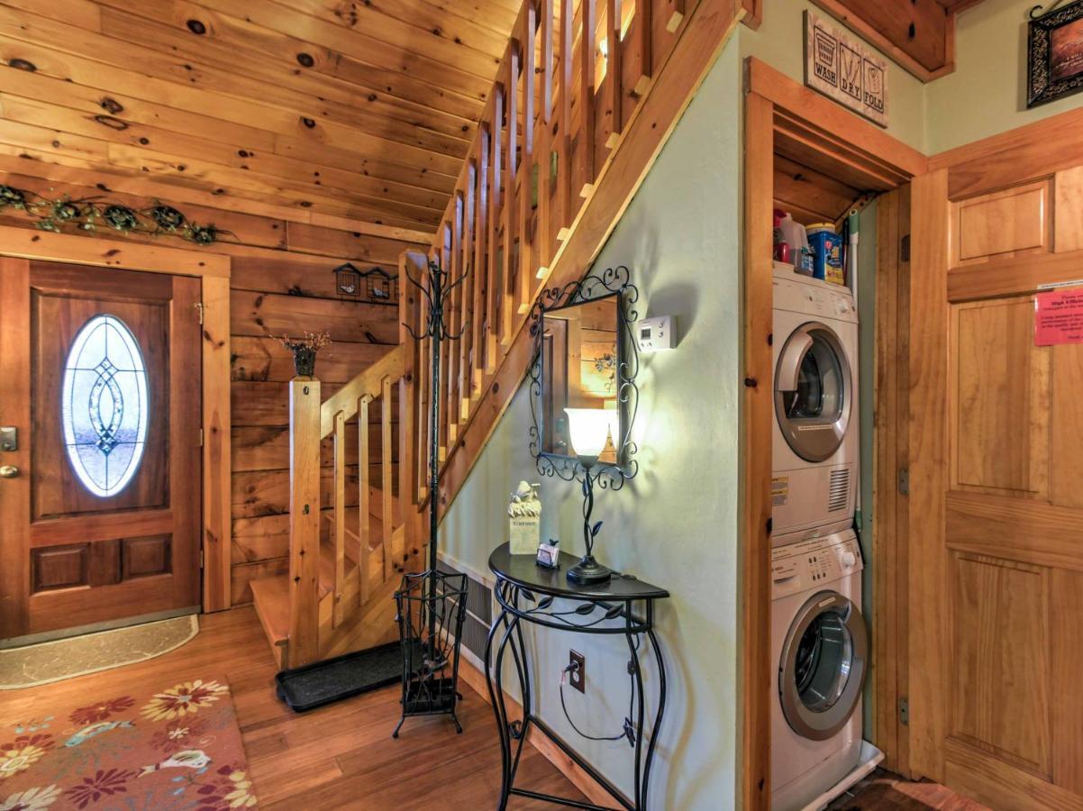Cozy Nest Gatlinburg Cabin With Porch And Jacuzzi!ヴィラ エクステリア 写真