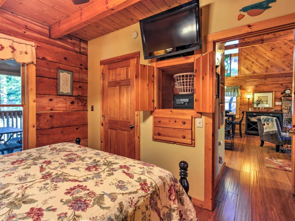 Cozy Nest Gatlinburg Cabin With Porch And Jacuzzi!ヴィラ エクステリア 写真